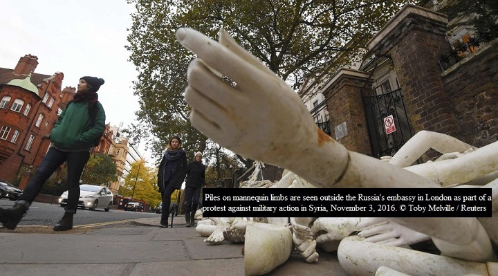 mannequin-limbs-outside-russian-embassy-with-comment
